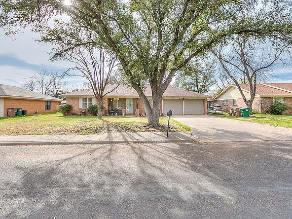 2nd image of 221 Twin Oaks Dr