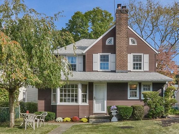 2nd image of 5 Beekman Pl