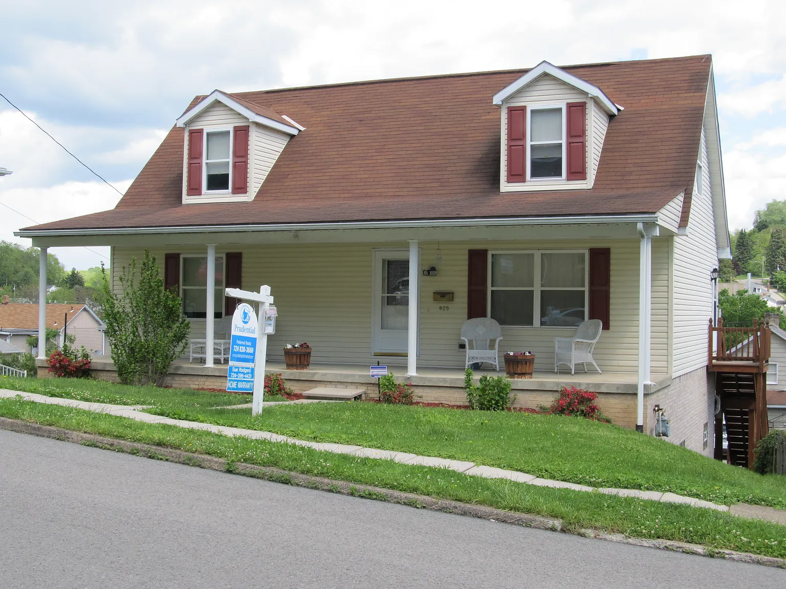 825 Sidney St photo 1