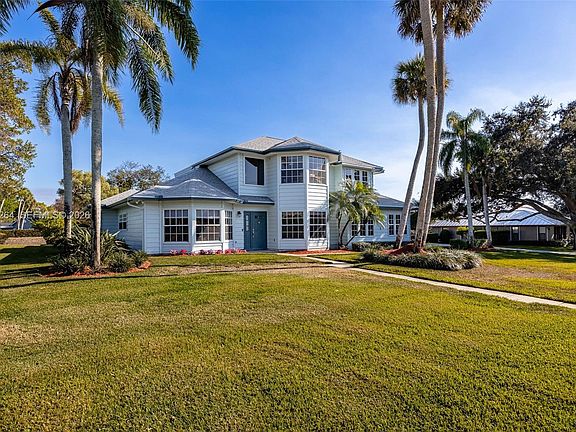 3rd image of 108 Ridgewood Ave