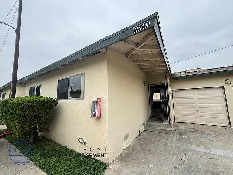 13627-13737 1/2 Lemoli Ave — Photo 18