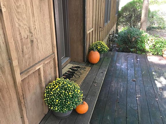 3rd image of 1605 Southshire Ln