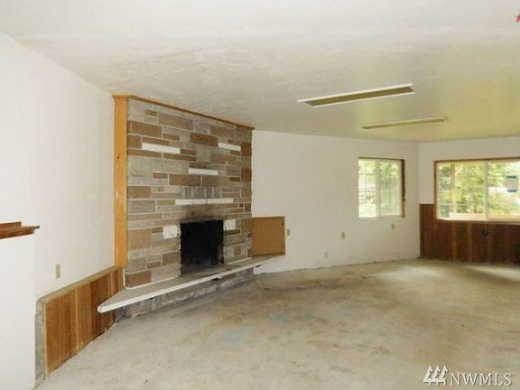 5th image of 360 E Twanoh Falls Dr