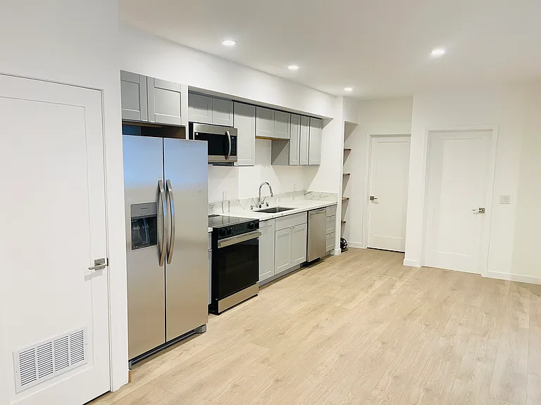 1707 Brockton Ave #14 — Photo 29