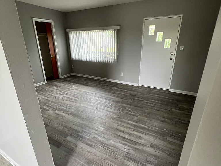 8200 Woodland Shore Dr #4 — Photo 2