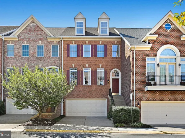 1924 Logan Manor Dr, Reston, VA 20190