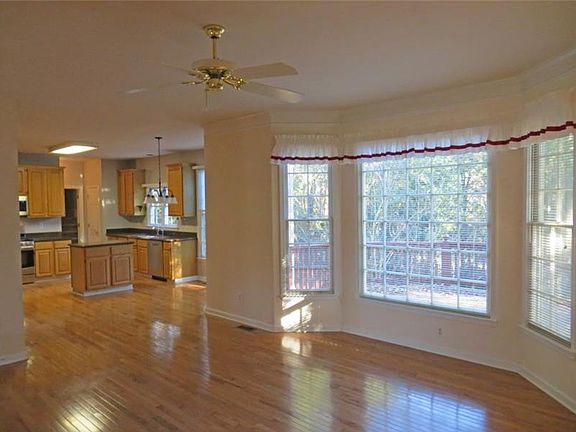 3rd image of 1101 Grand Oaks Gln