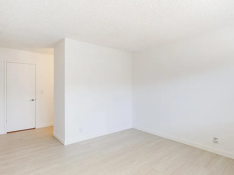 Saddleback Ranch Apartments — Photo 25