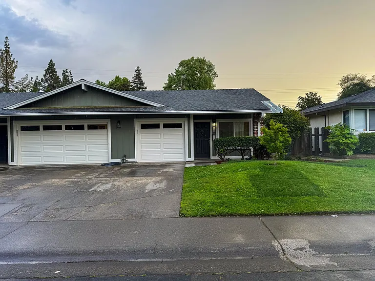 2604 Latham Dr — Photo 3