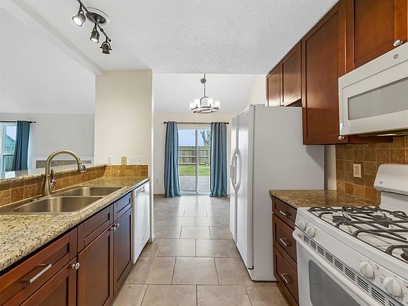 4th image of 2407 Anthony Hay Ln