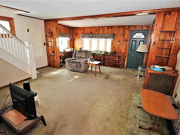3rd image of 196 Rhame Ave
