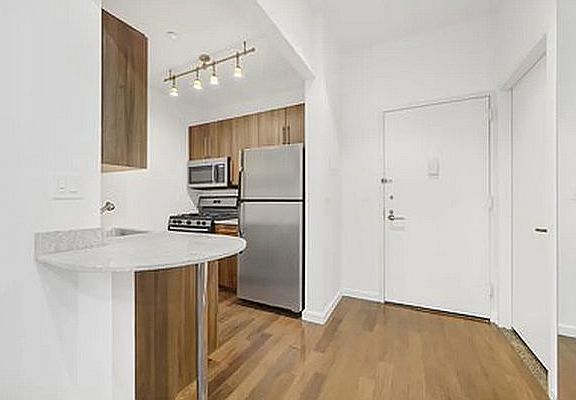 3rd image of 82 Beaver St APT 706