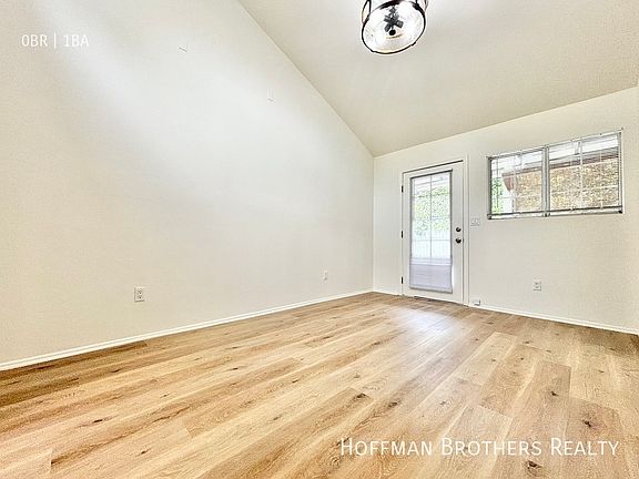 4th image of 2448 N Beachwood Dr #5A
