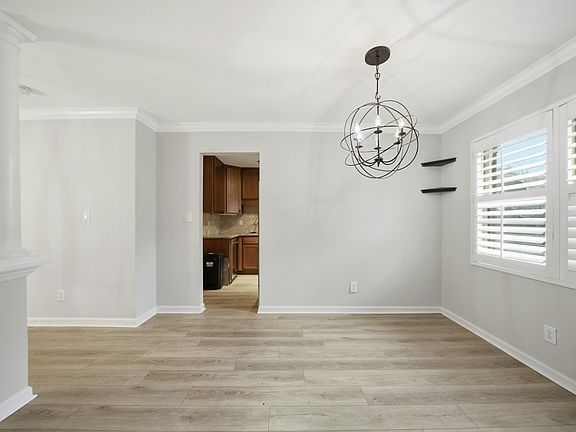 3rd image of 115 Winding River Dr