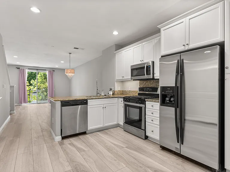 8620 Belford Ave #606 — Photo 7