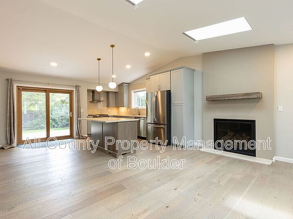 3rd image of 134 Lincoln Cir