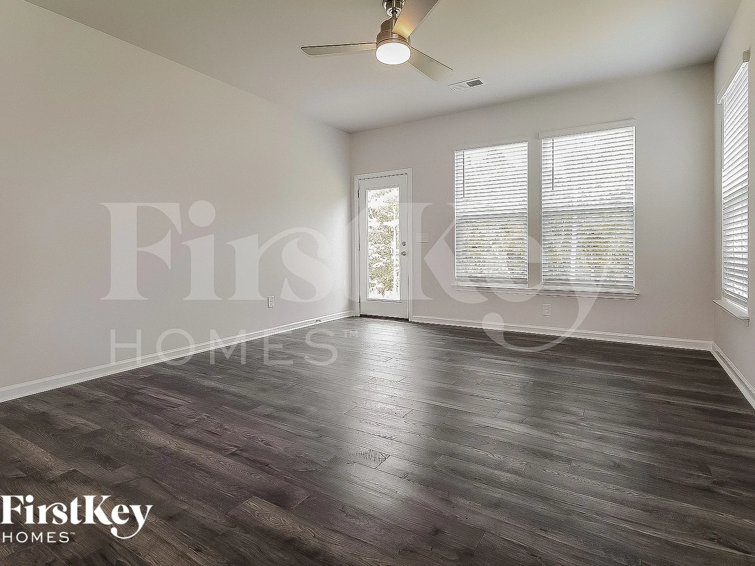 4 bed, 3.5 bath, 2376 sqft, $2,360 — Photo 2
