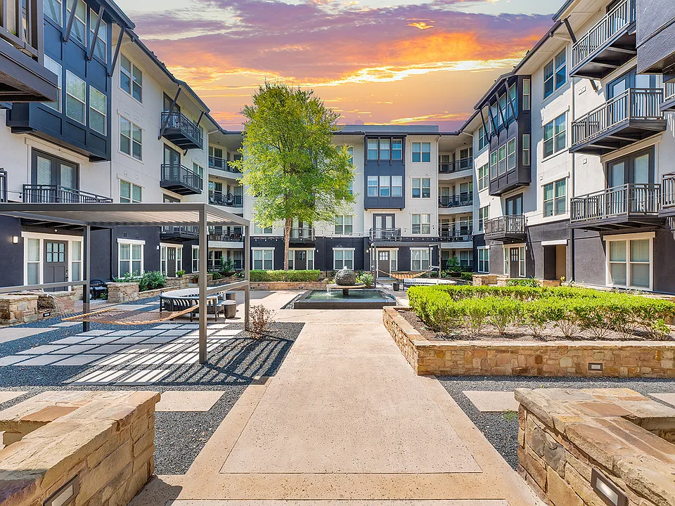 Building Photo 2
