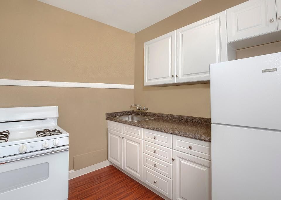 2nd image of 902 Fawcett Ave APT 1A
