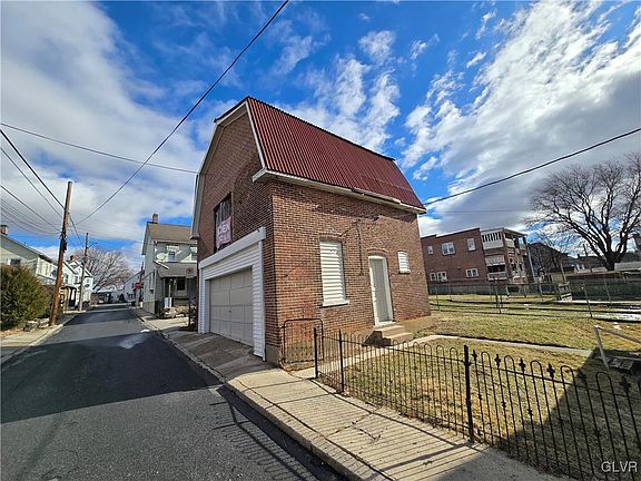 4th image of 141-143 2nd St