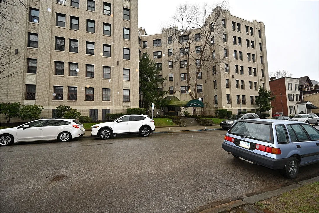 372 S Highland Ave APT 102 photo 1