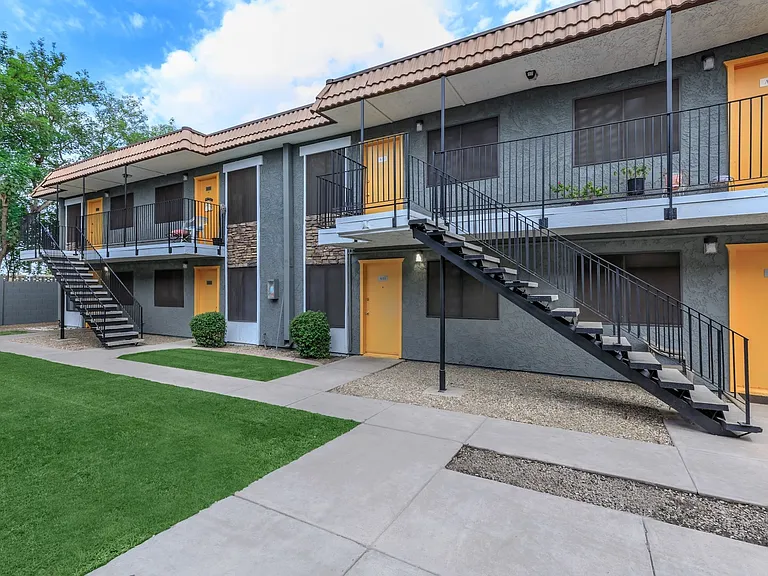 Palisade Park Aparments — Photo 20