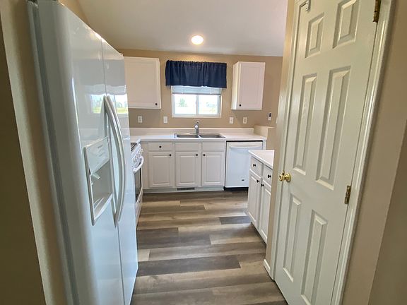 4th image of 14401 S 27th St