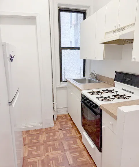229 E 25th St #1B — Photo 8