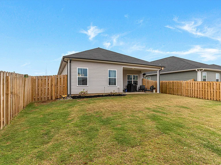 975 Newburn Dr — Photo 50