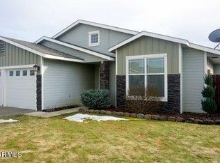 7908 Hope Ln, Yakima, WA 98903