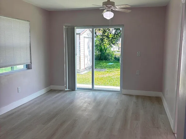 450 SW Eyerly Ave — Photo 16