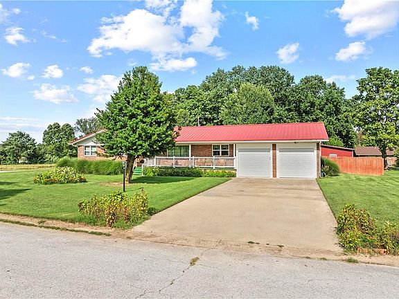 2nd image of 89 Creekview Rd
