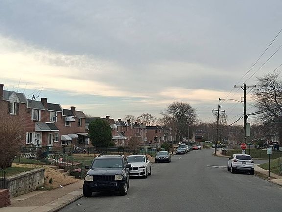 5th image of 727 Grant Rd