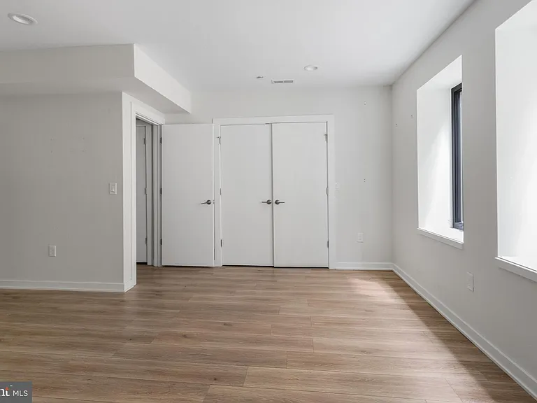 360 Monastery Ave #1R — Photo 11