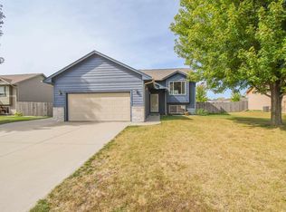 117 N Cardinal Dr, Brandon, SD 57005