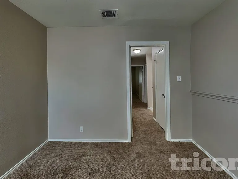 6734 Sandy Point Dr — Photo 8