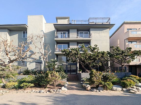 Front entrance of 28 Privateer St, unit 4, Marina del Rey, CA 90292 listed by listing agent, Eva Lee with Coldwell Banker Hallmark Realty.