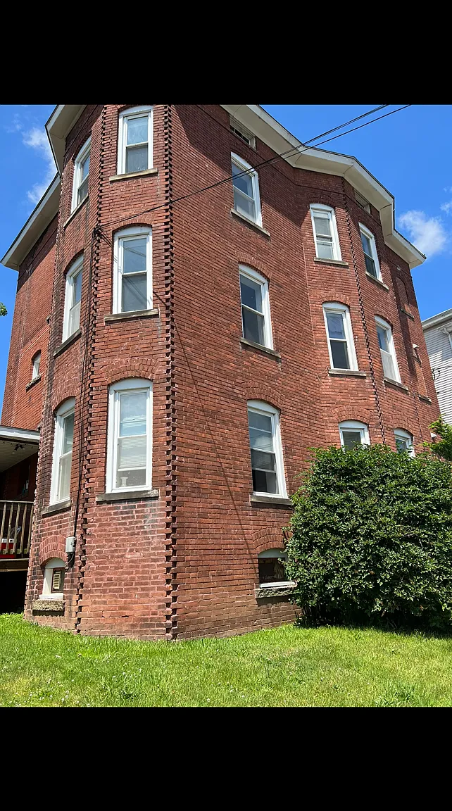 76 Silver St — Photo 1