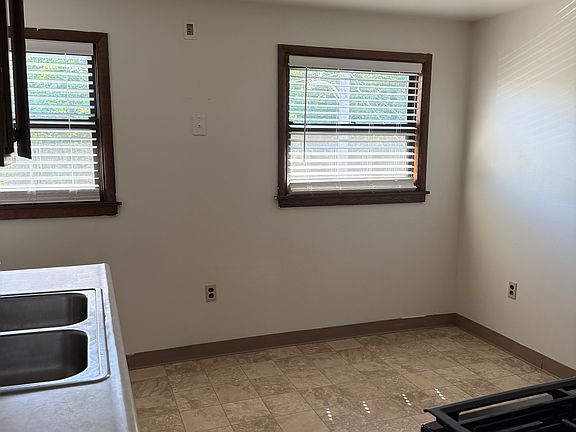 5th image of 321 Vernon St