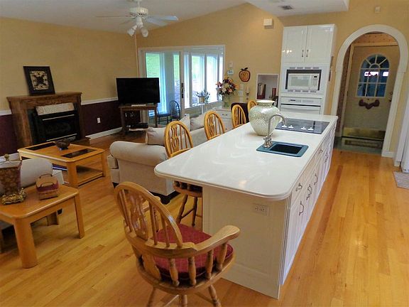 4th image of 158 Castle Heights Dr