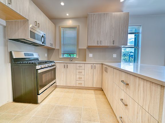 3rd image of 31-90 33rd St #3