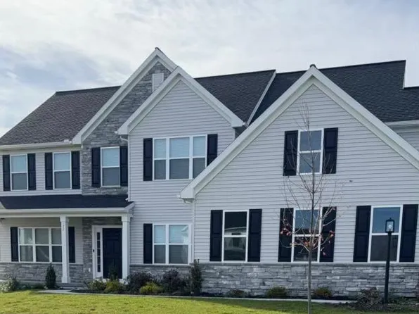 27 Country Side Dr, Carlisle, PA 17013