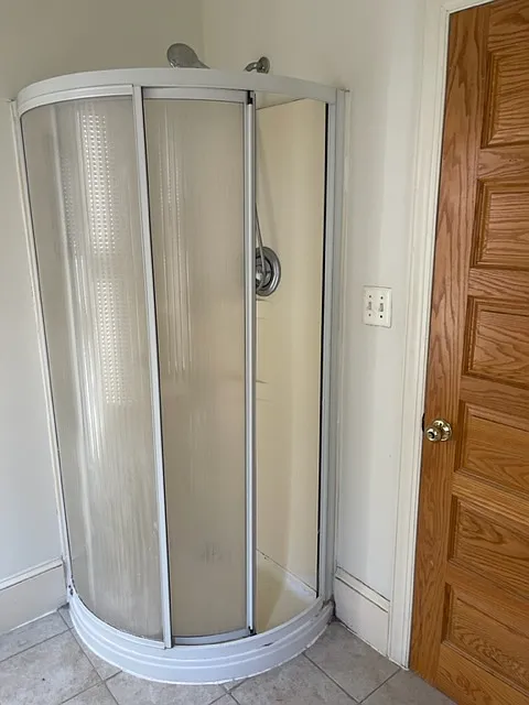 6 bed, 3200 sqft, $1,250 — Photo 3