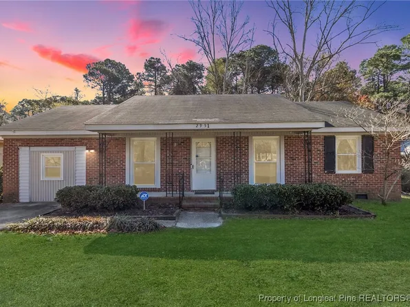 2951 Peacock St, Hope Mills, NC 28348