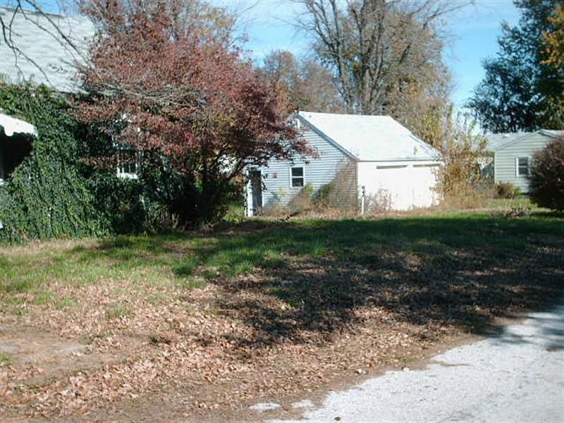 2nd image of 111 E Pool St