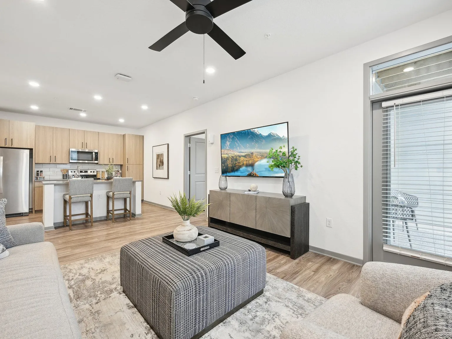 The Garrison Luxury Apartments — Photo 4
