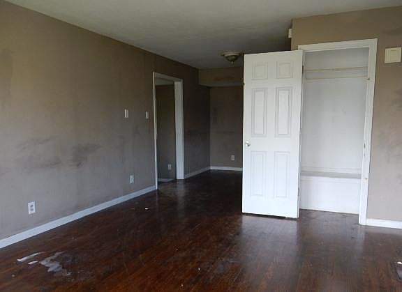3rd image of 10451 Balmoral Dr