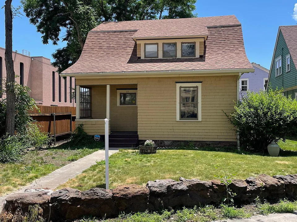 11 Boulder Crescent St