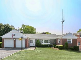 240 N Farview Ave, Paramus, NJ 07652