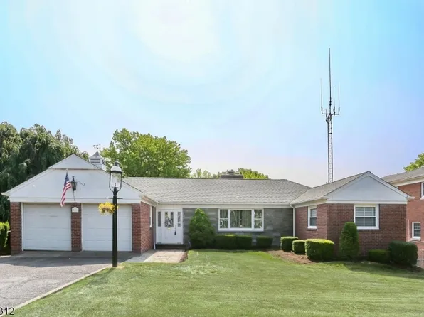 240 N Farview Ave, Paramus Boro, NJ 07652